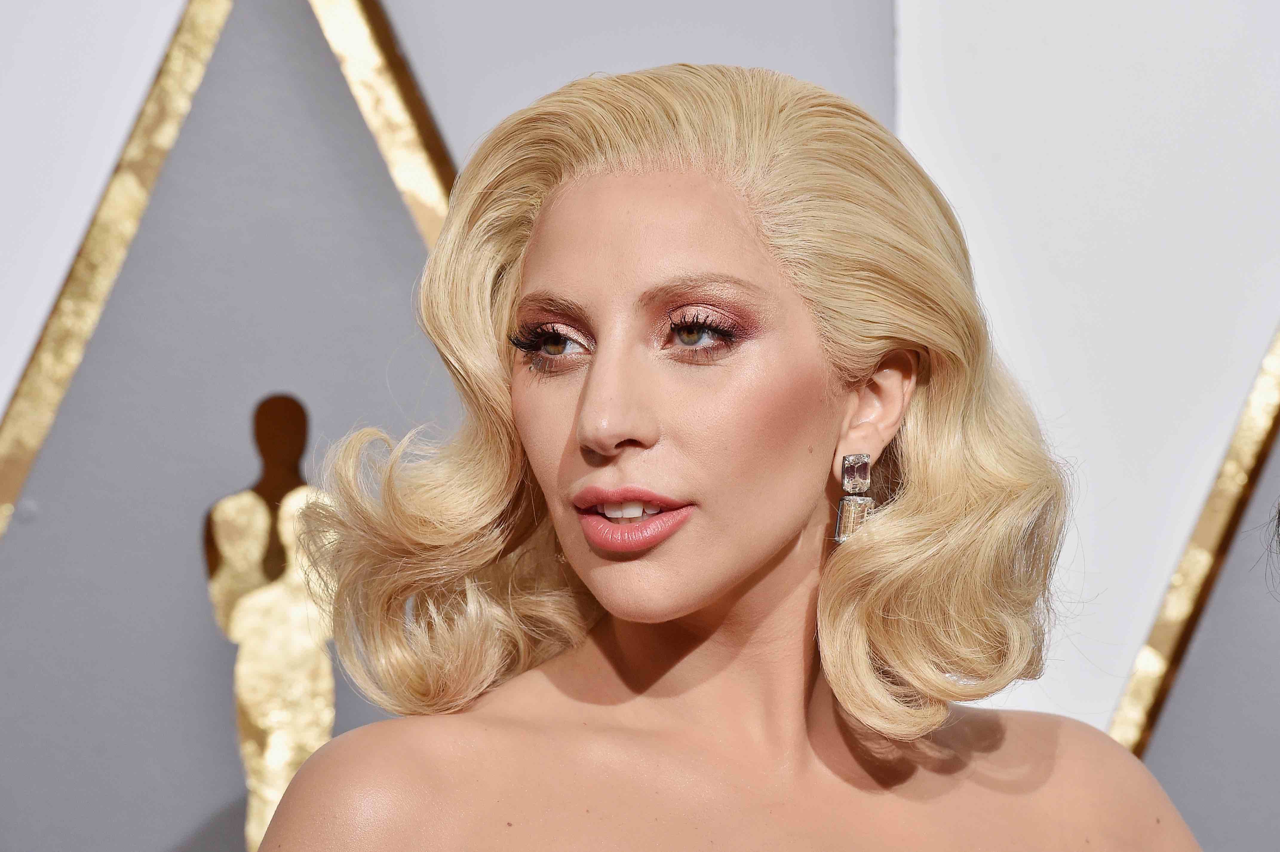 Lady Gaga Y Bradley Cooper Pelicula Completa En Español El vistazo a la película de Lady Gaga junto a Bradley Cooper | Grazia