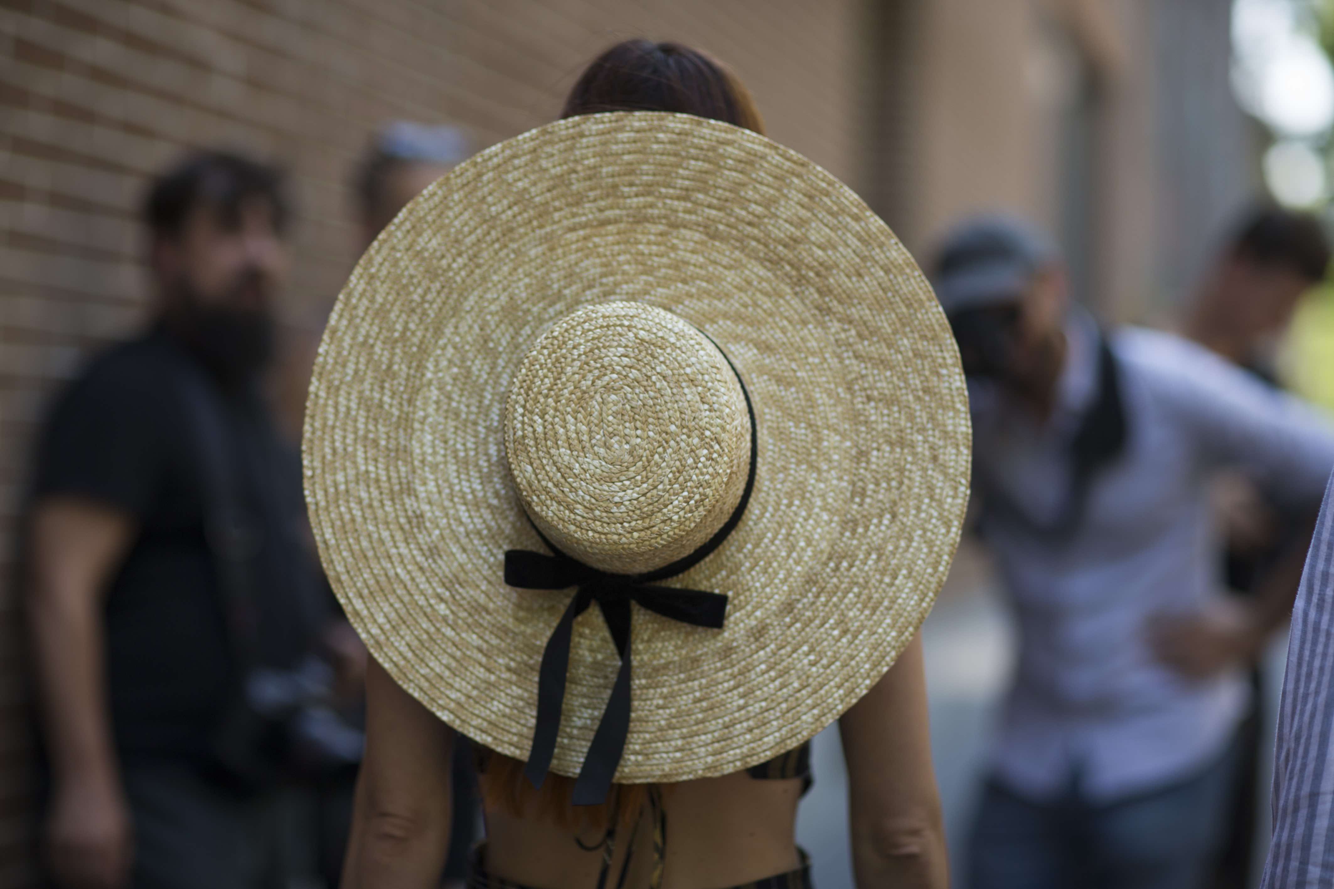 Conciencia Cardenal Respectivamente Los sombreros que debes tener para un verano Instagrameable | Grazia México  y Latinoamérica