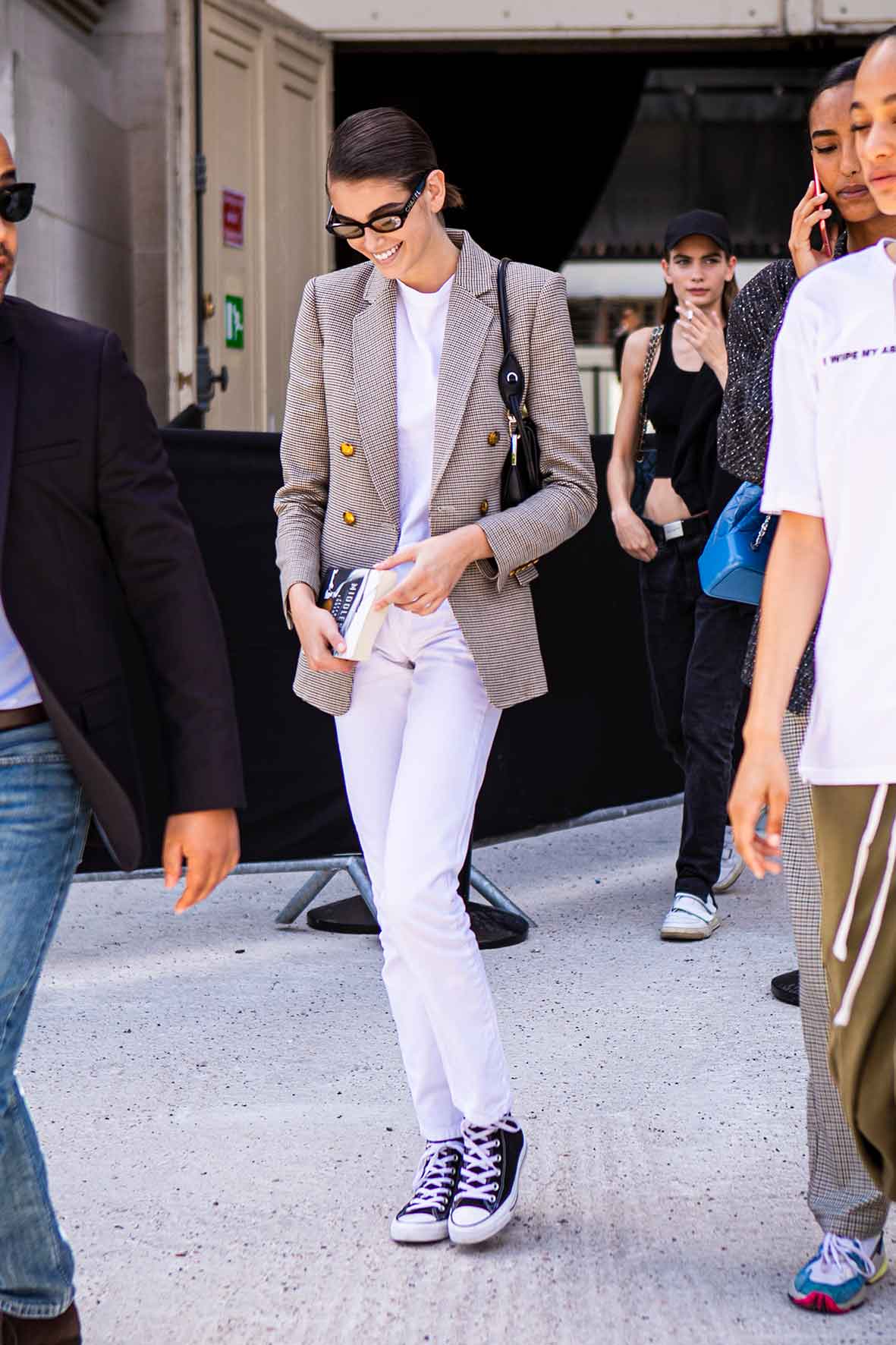 Domina el arte de llevar un blazer con jeans