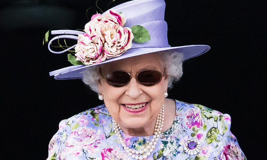 El video [viral] de la reina Elizabeth II corriendo tras Prince William