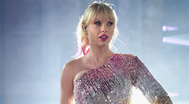 Taylor Swift pagó la universidad de una de sus fanáticas