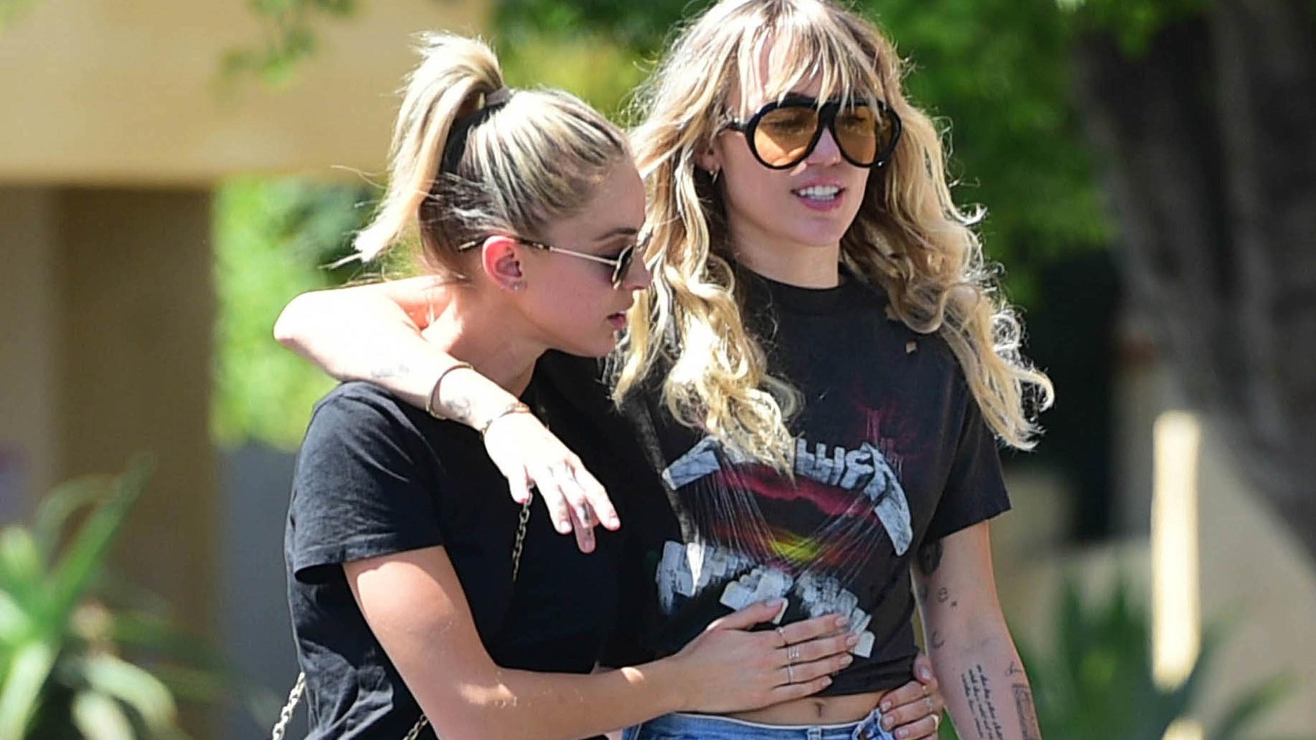 Miley Cyrus y Kaitlynn Carter