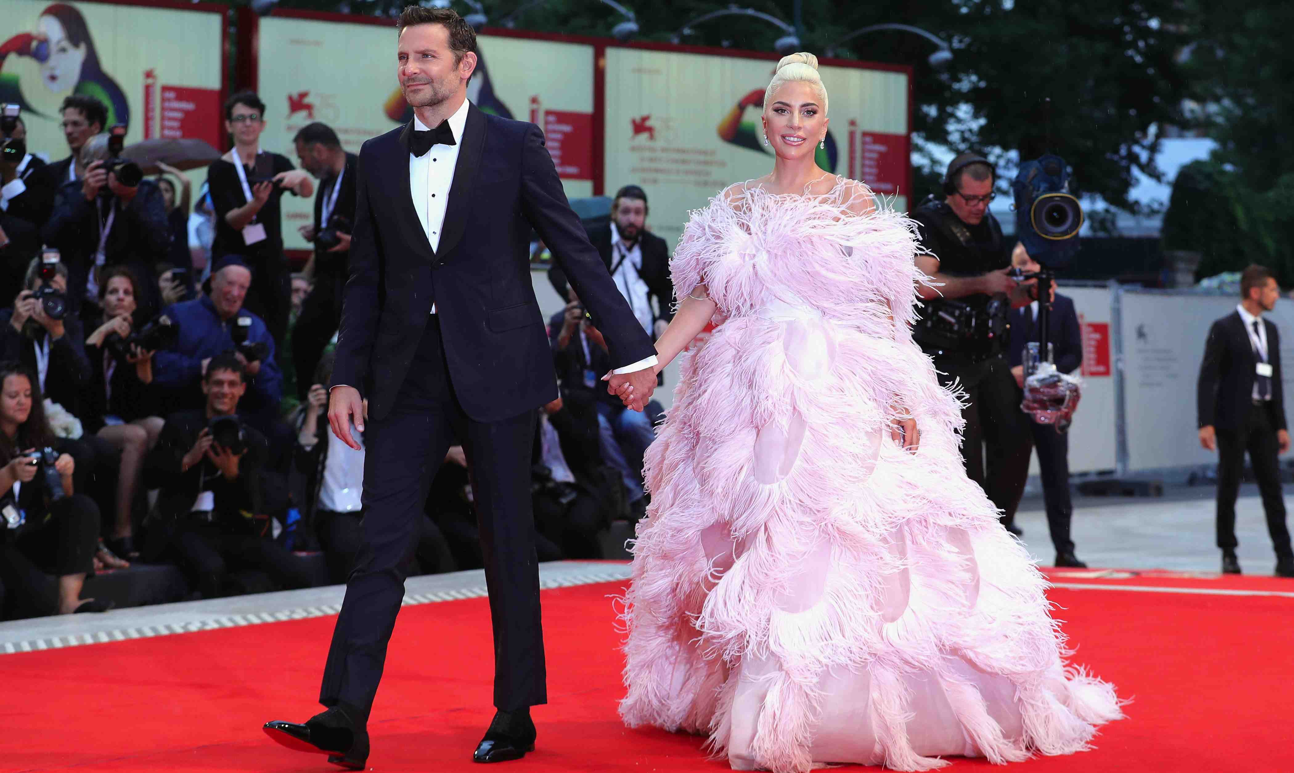 Lady Gaga calificó los rumores de romance con Bradley Copper como tontos