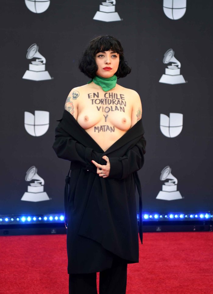 Mon Laferte no solo protestó en el Latin Grammy, sino también en Instagram