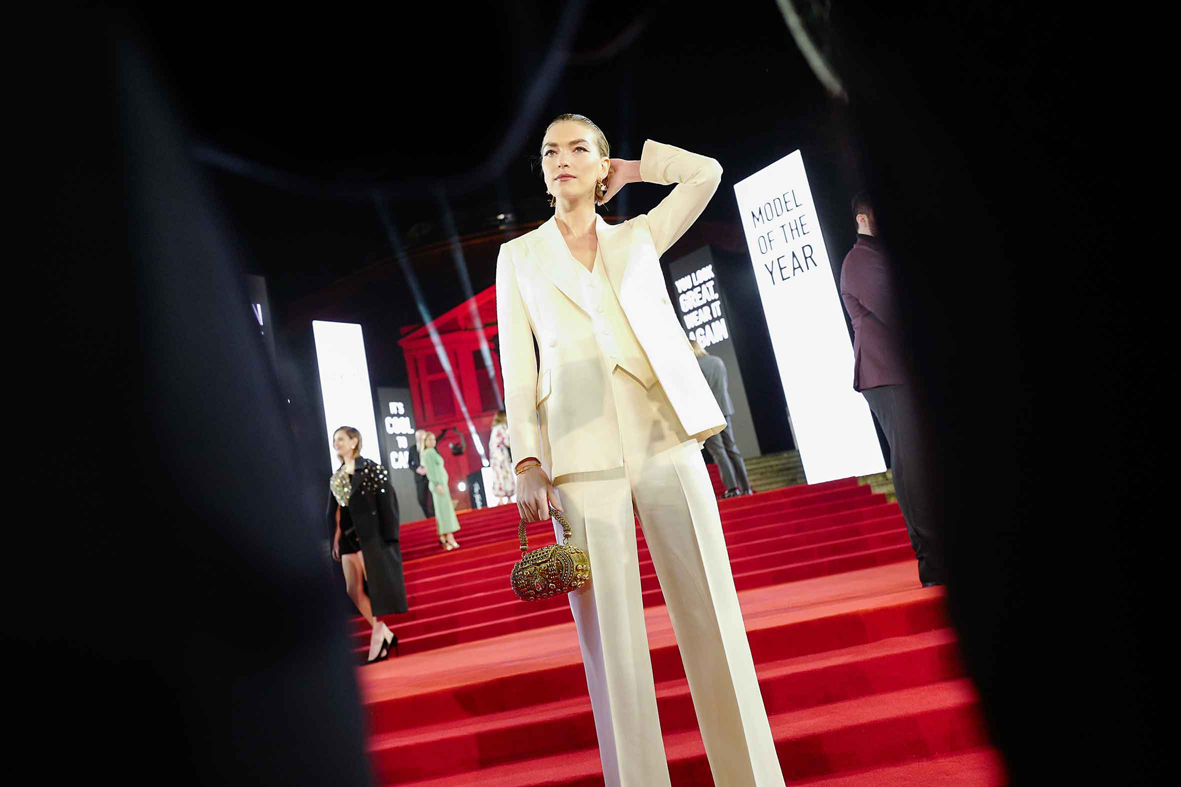 Los Fashion Awards 2019 confirman que el blanco y el negro son los colores para llevar en Navidad