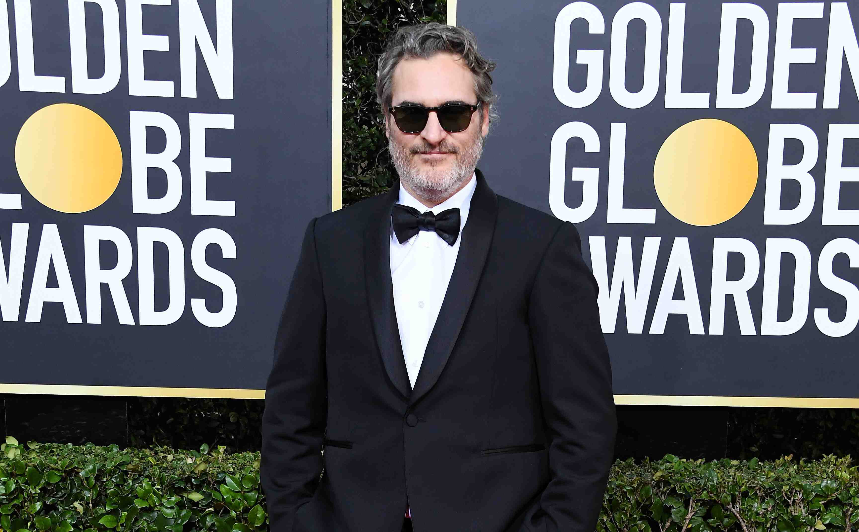 Joaquin Phoenix Golden Globes 2020 traje
