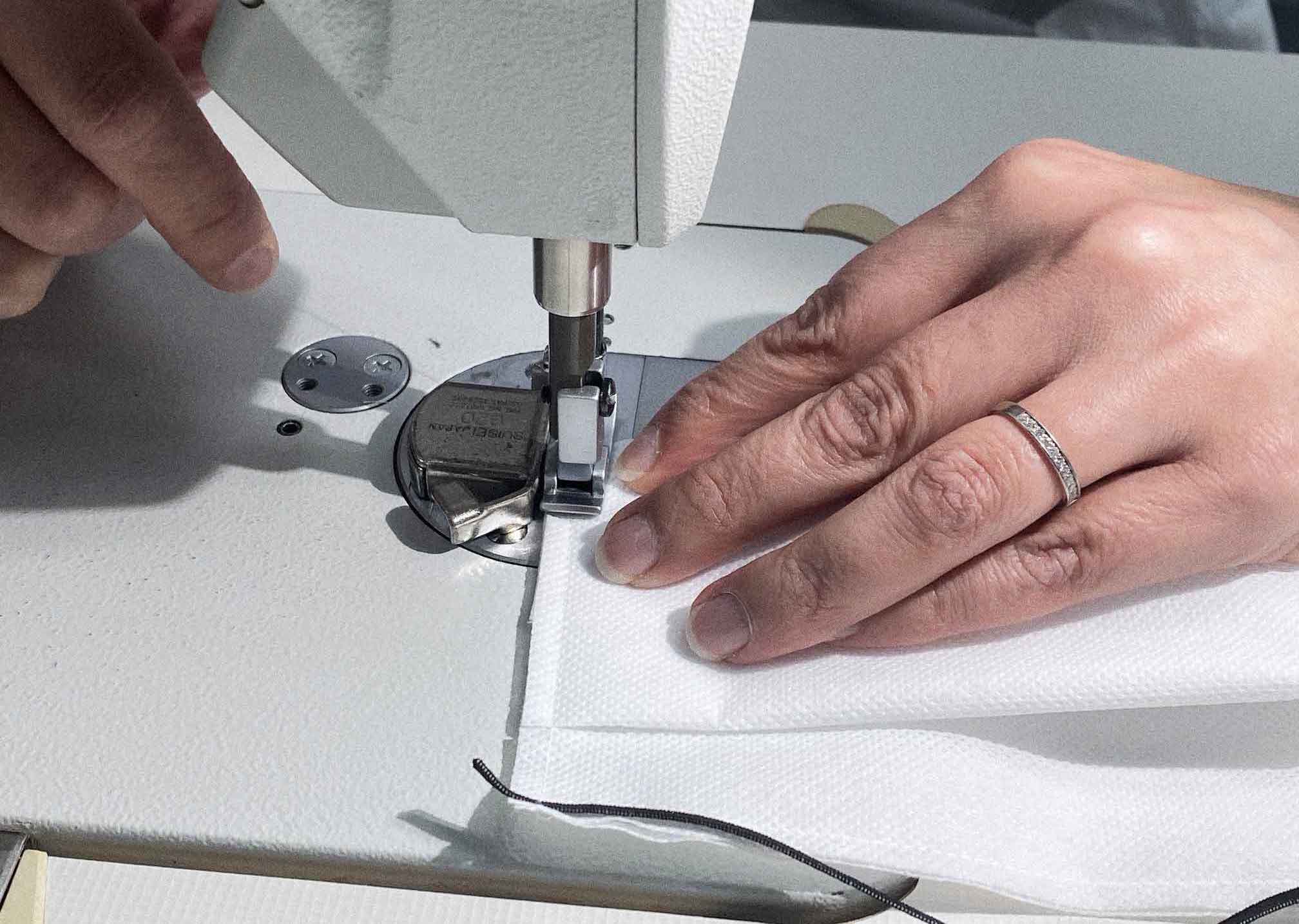 La moda sigue apoyando los esfuerzos para erradicar el COVID-19