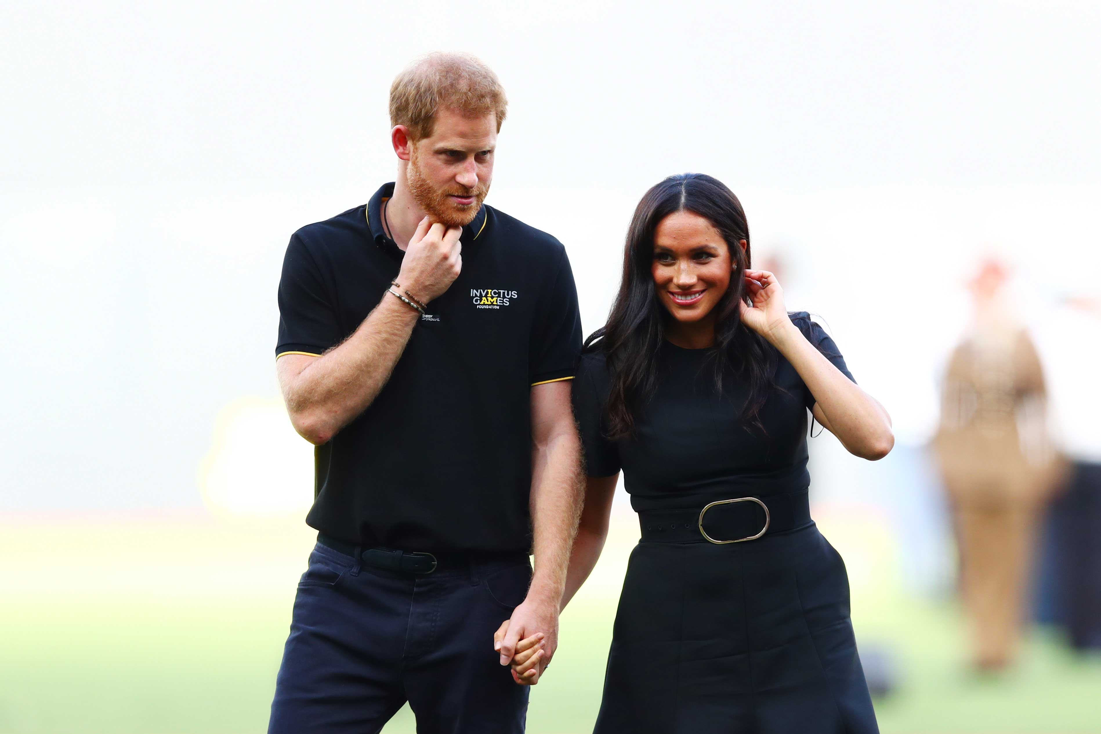 Meghan Markle y Prince Harry reparten comida a personas vulnerables en Los Ángeles