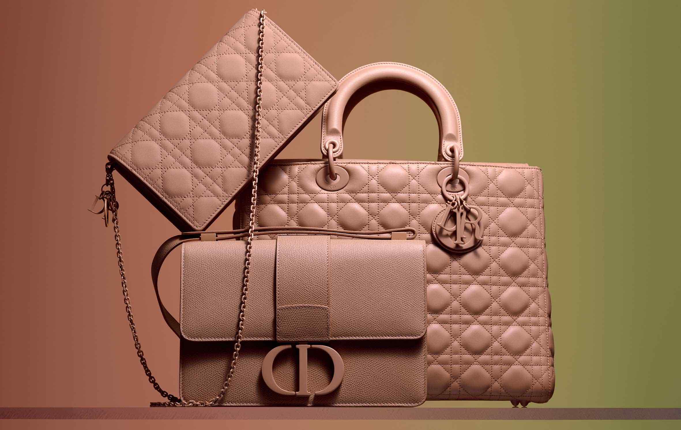 Current Obsession: Los bolsos clásicos de Dior, ahora completamente monocromáticos