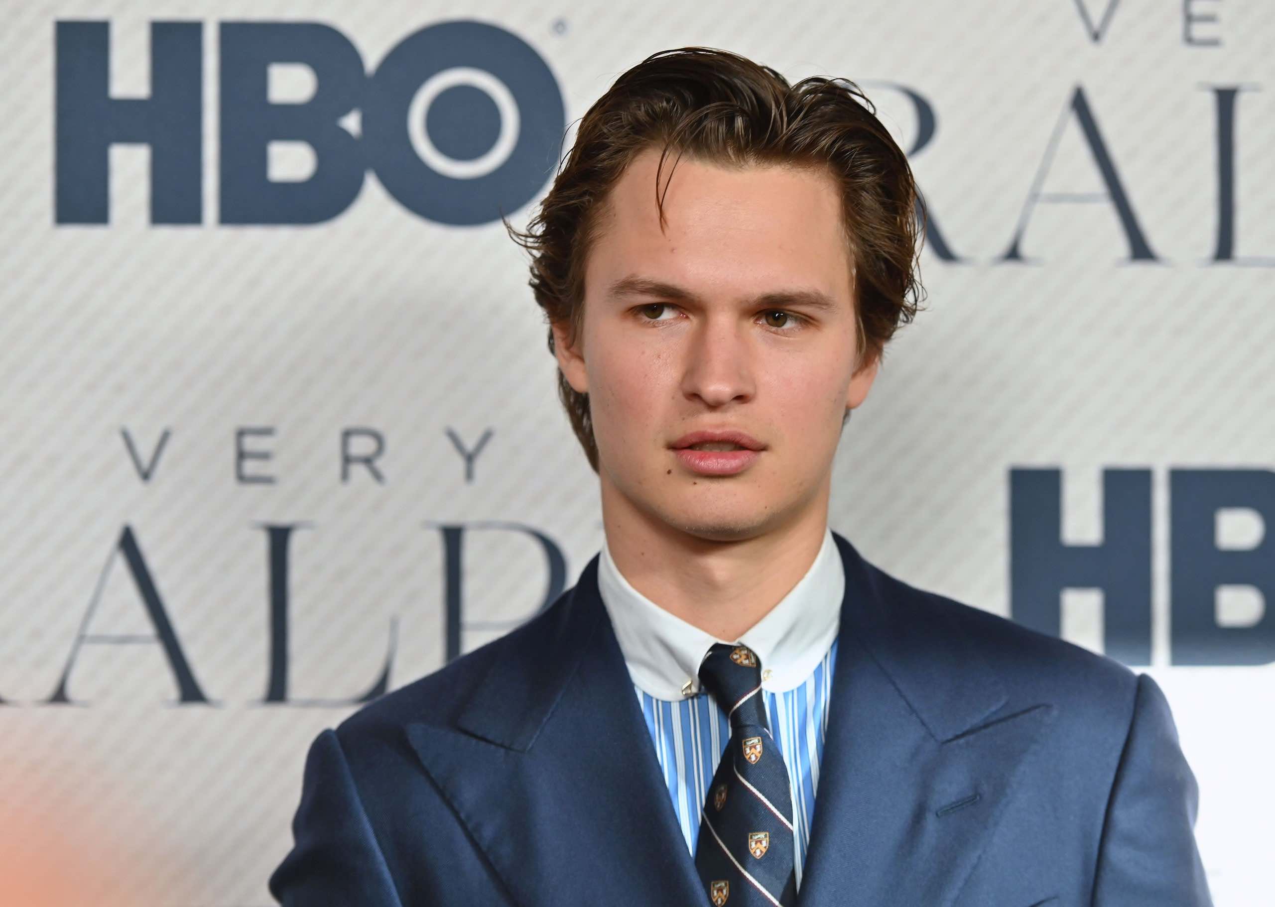 Tras acusaciones, Ansel Elgort niega haber abusado sexualmente de una joven