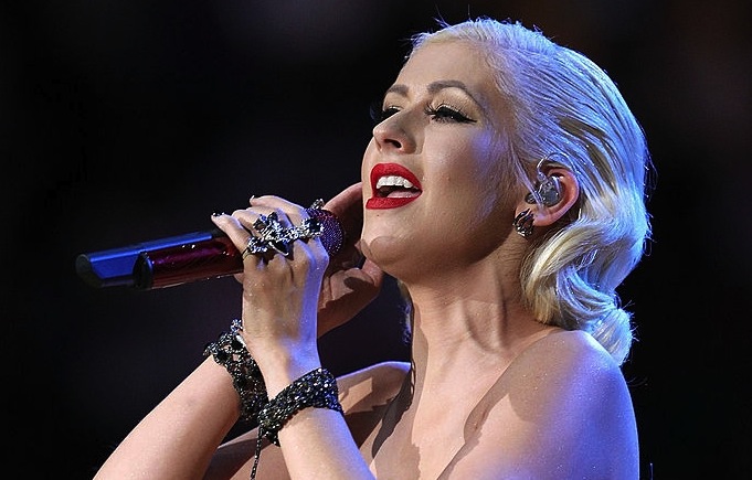 Cristina Aguilera acaba de lanzar una nueva versión de Reflection y un adelanto de Mulán