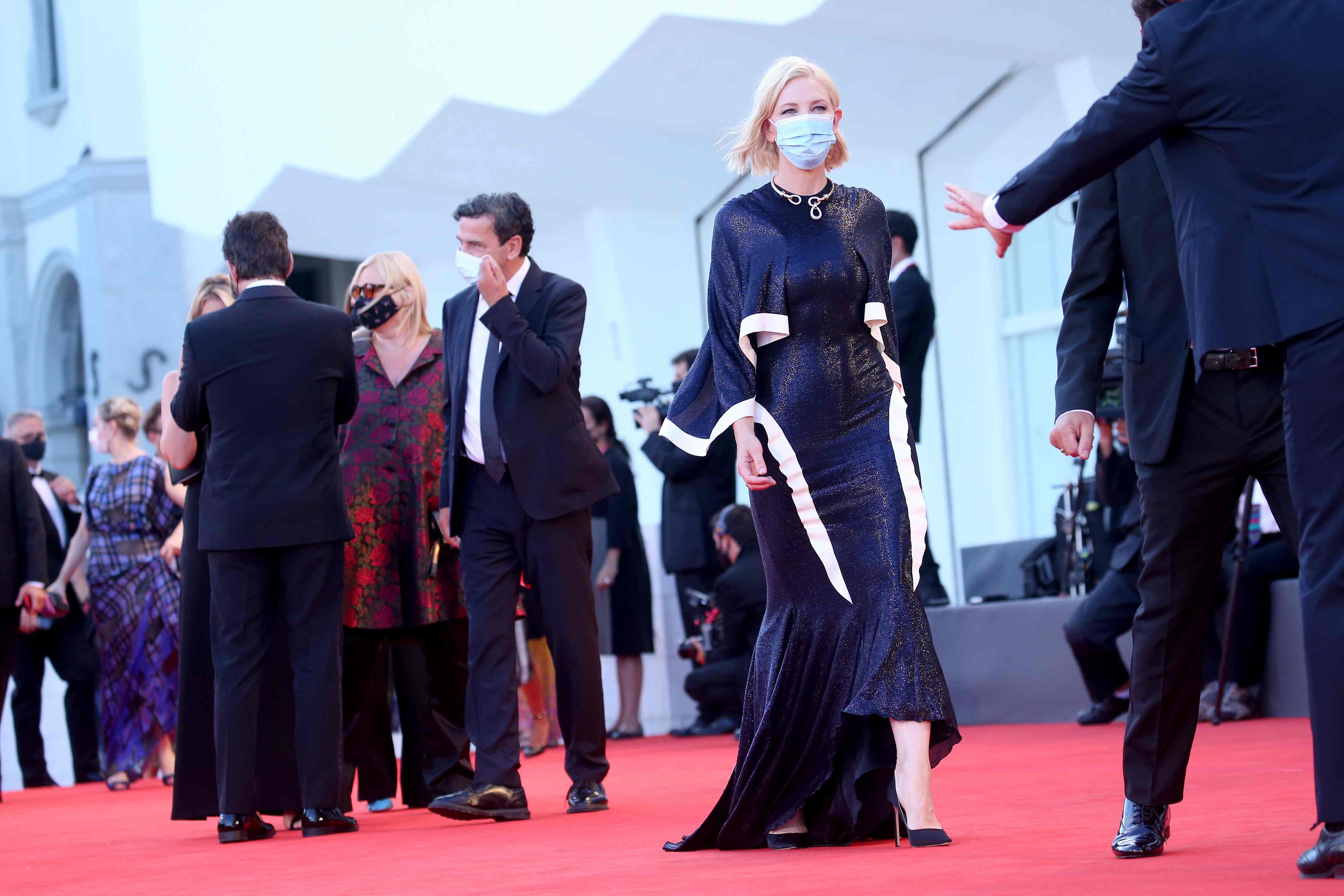 El colombiano que diseñó el vestido de Cate Blanchett para el Festival de Cine de Venecia