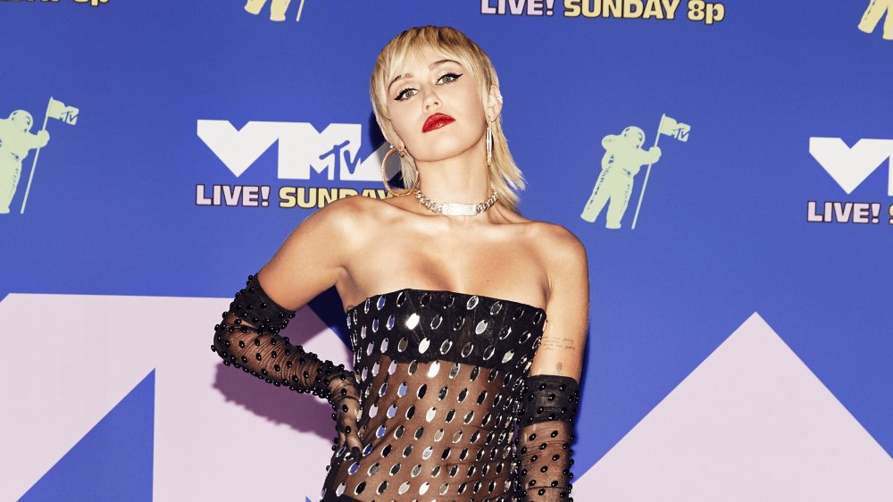 Miley Cyrus se enfrentó a comentarios sexistas en los VMAs por parte de los directores