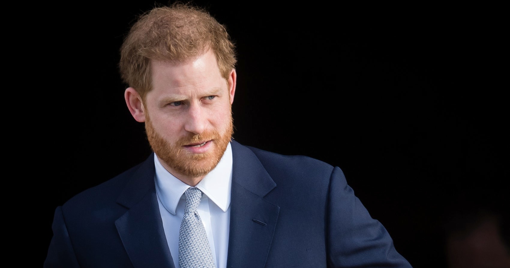 Biógrafa real tacha al príncipe Harry de desleal y grosero por aceptar contrato con Netflix