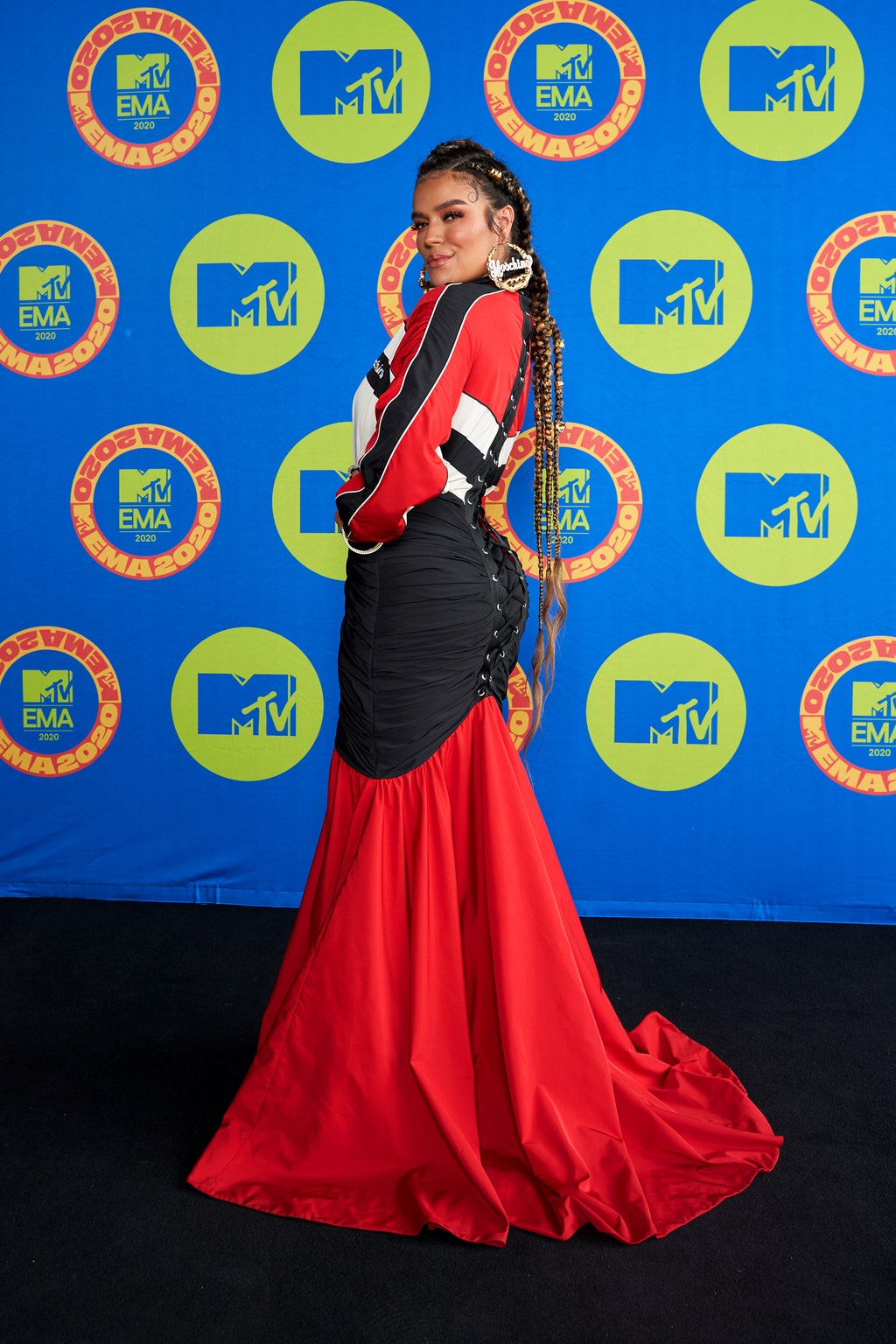 Todos los looks de la alfombra roja de los MTV EMAs 2020