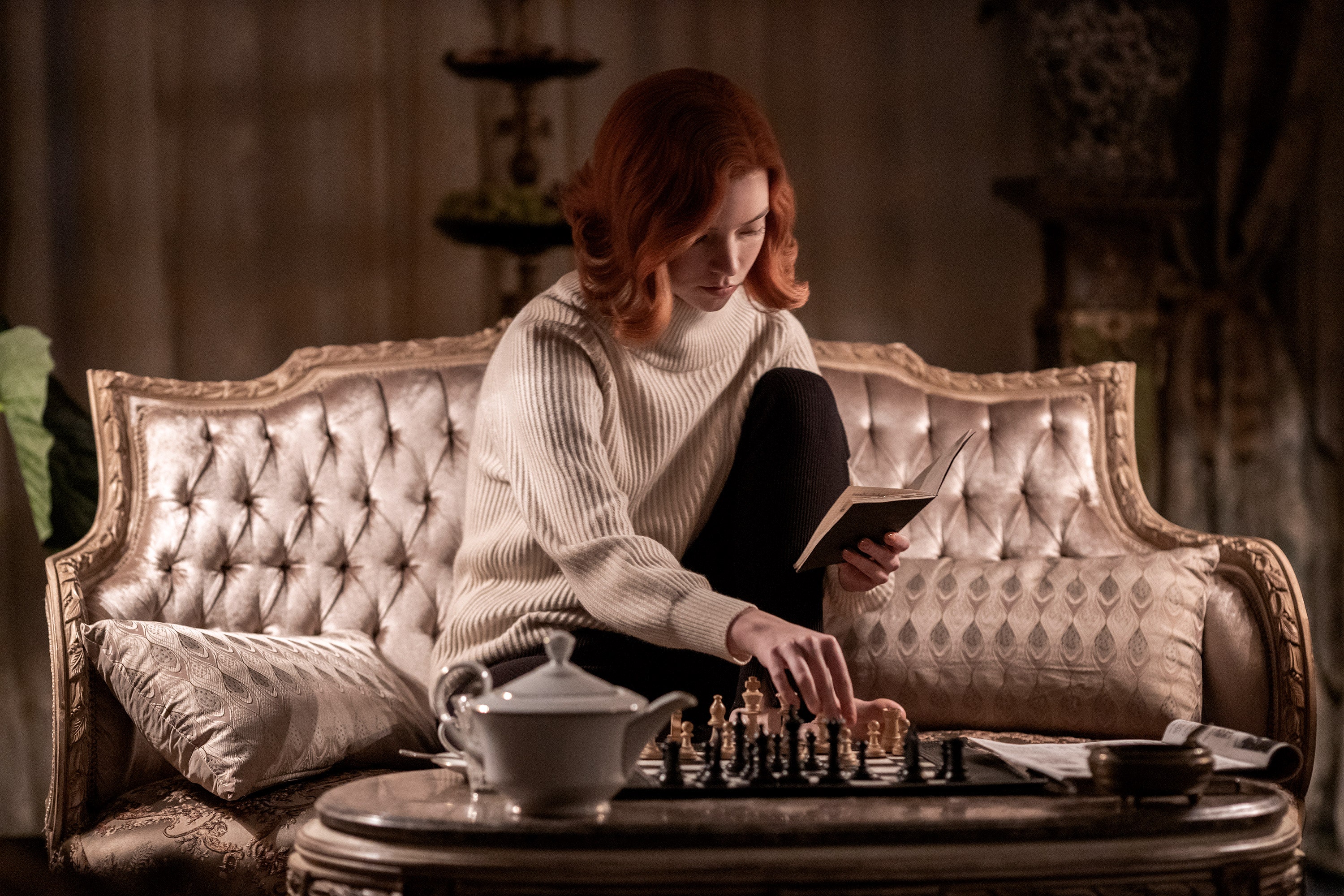 ¿Te gustaría jugar ajedrez contra la campeona mundial Beth Harmon de Gambito de Dama?
