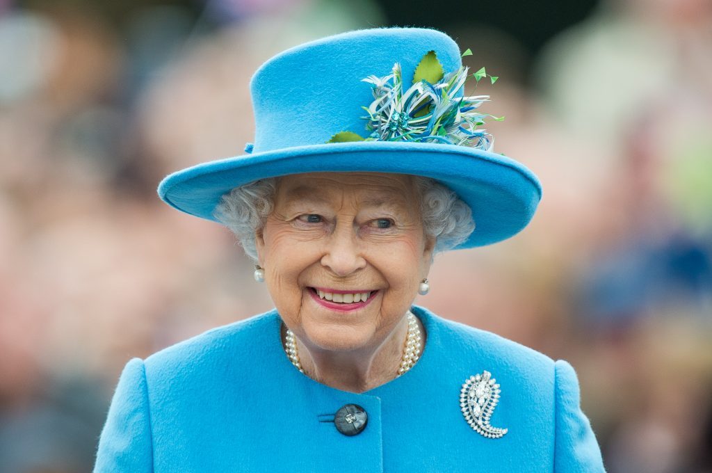 De Buckingham Palace a Ebay: la sorprendente historia del robo de objetos de la reina Isabel