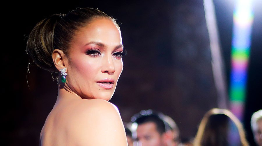 El premio al cambio de look más extremo es para Jennifer Lopez