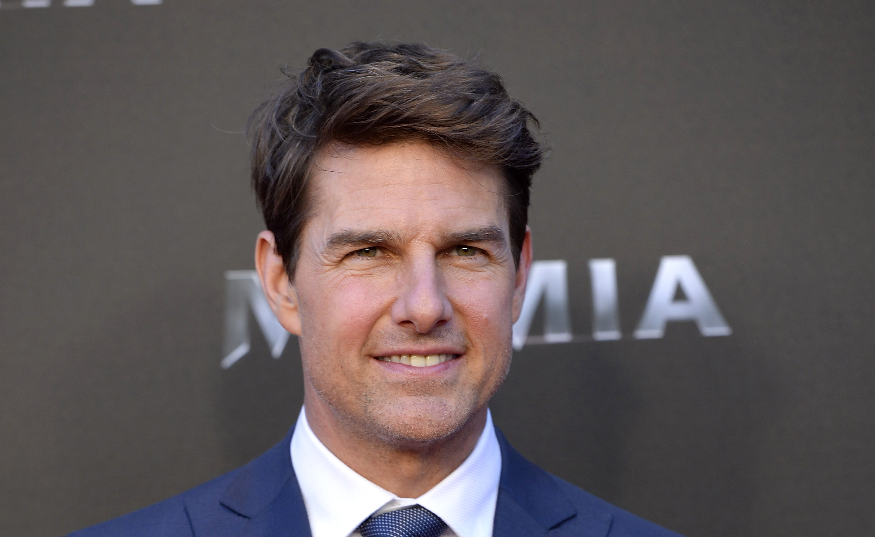 Tom Cruise se toma muy en serio las restricciones sanitarias y regaña a todos en el set de filmación