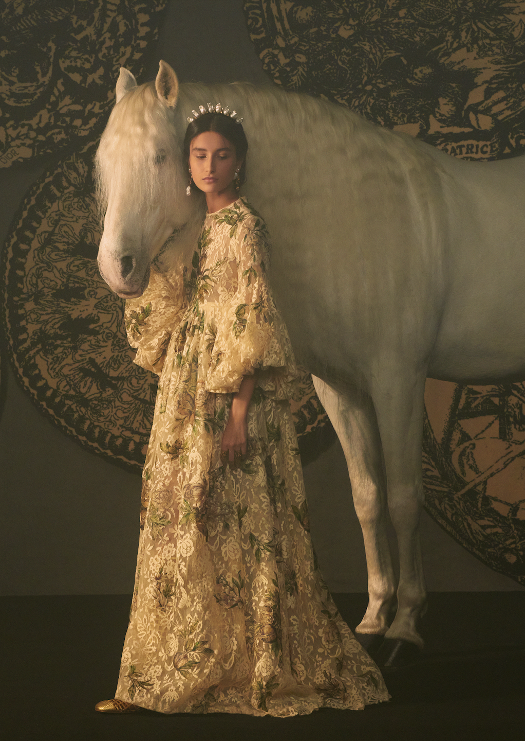 Dior convierte la magia del tarot en Alta Costura para primavera-verano 2021