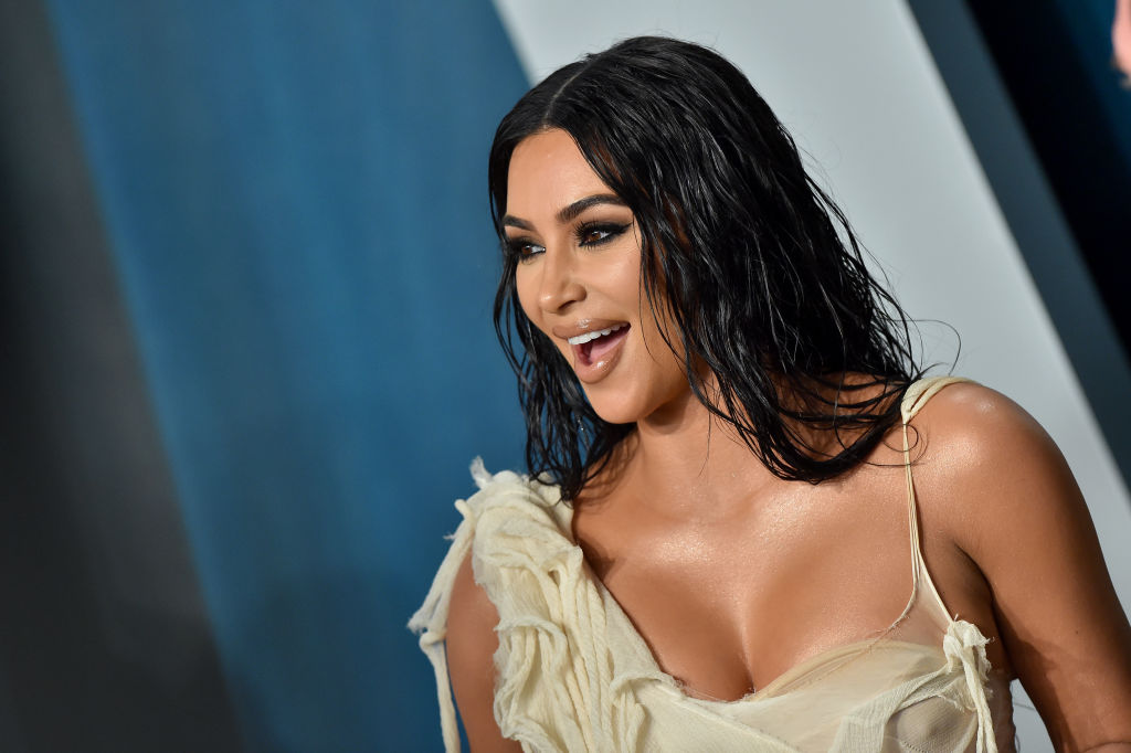 Kim Kardashian sigue los pasos de Kylie vendiendo KKW Beauty a Coty
