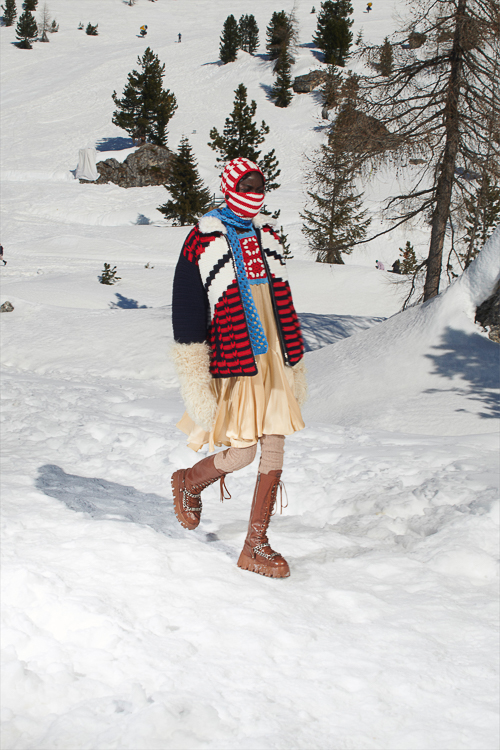 Un desfile para la historia: Miu Miu presenta su colección otoño-invierno 2021 en los Alpes