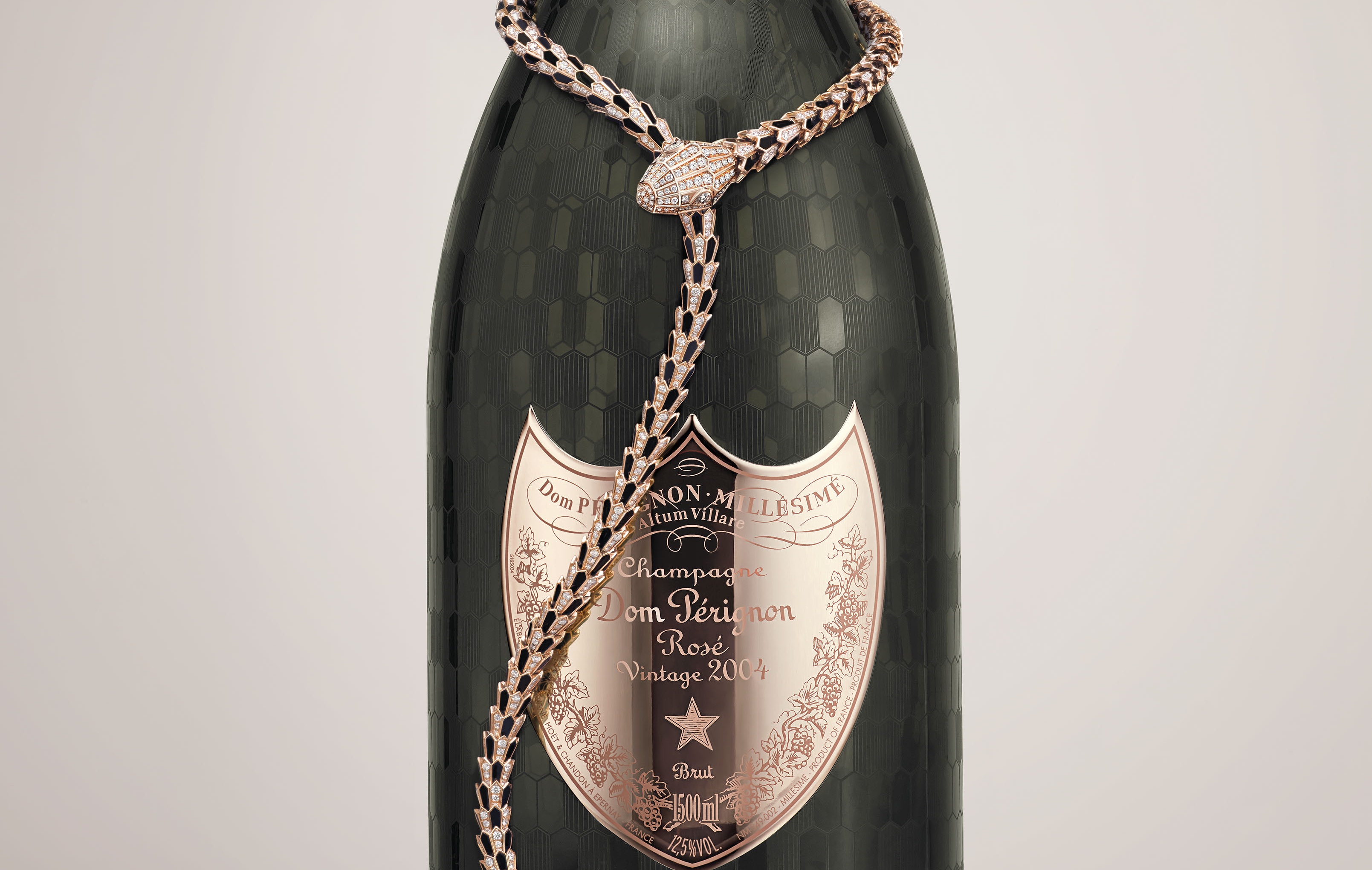 Bvlgari Serpenti x Dom Pérignon Rosé: La fusión perfecta entre el mundo de la joyería y la licorería
