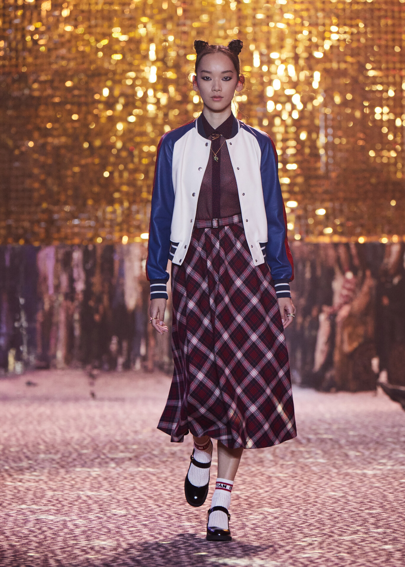 Dior presenta por primera vez su colección Pre-Fall en un desfile en Shanghai