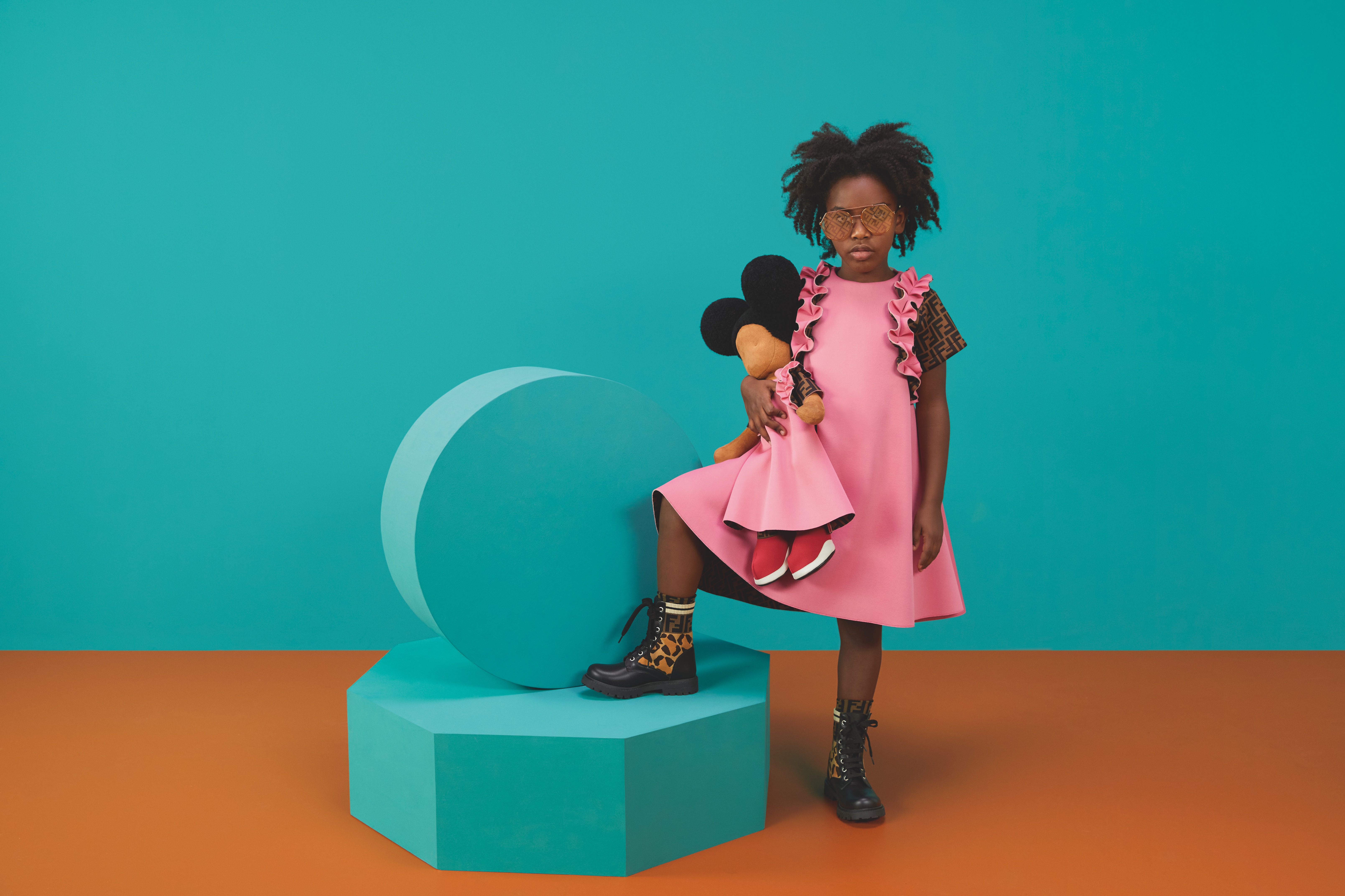La nueva colección kids de FENDI está llena de colores y siluetas que enamoran no sólo a los niños