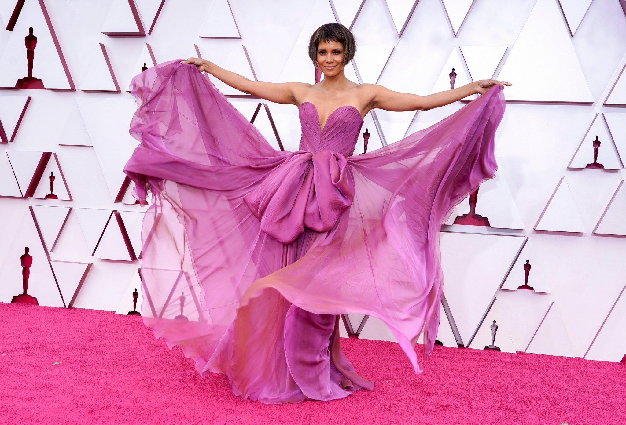 Halle Berry. Oscars 2021: los mejores looks de la alfombra roja