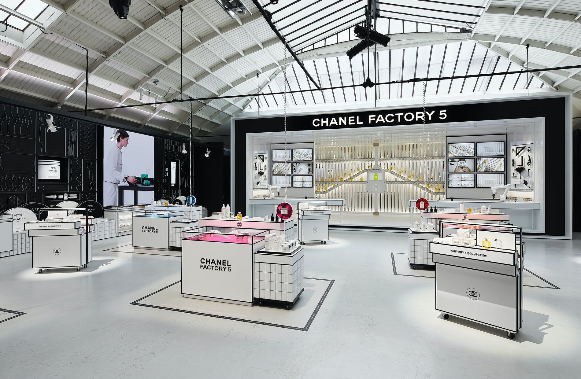 CHANEL FACTORY 5: La Pop-Up Store de la Maison donde podrás vivir una experiencia de lujo dentro de una fábrica ultramoderna