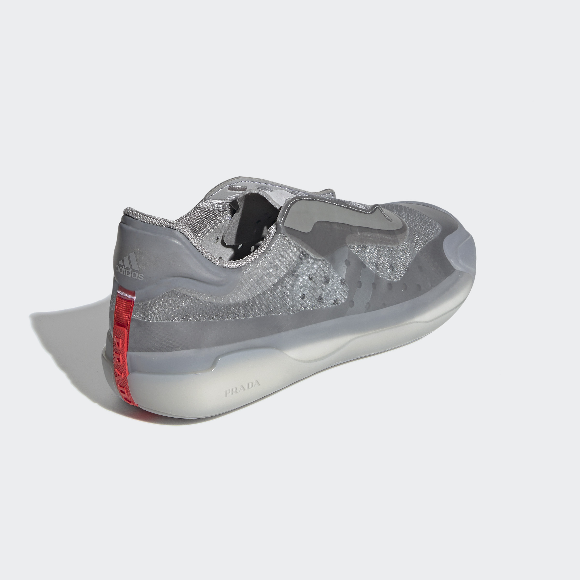 PRADA X ADIDAS: Los sneakers de lujo diseñados para el deporte de navegación