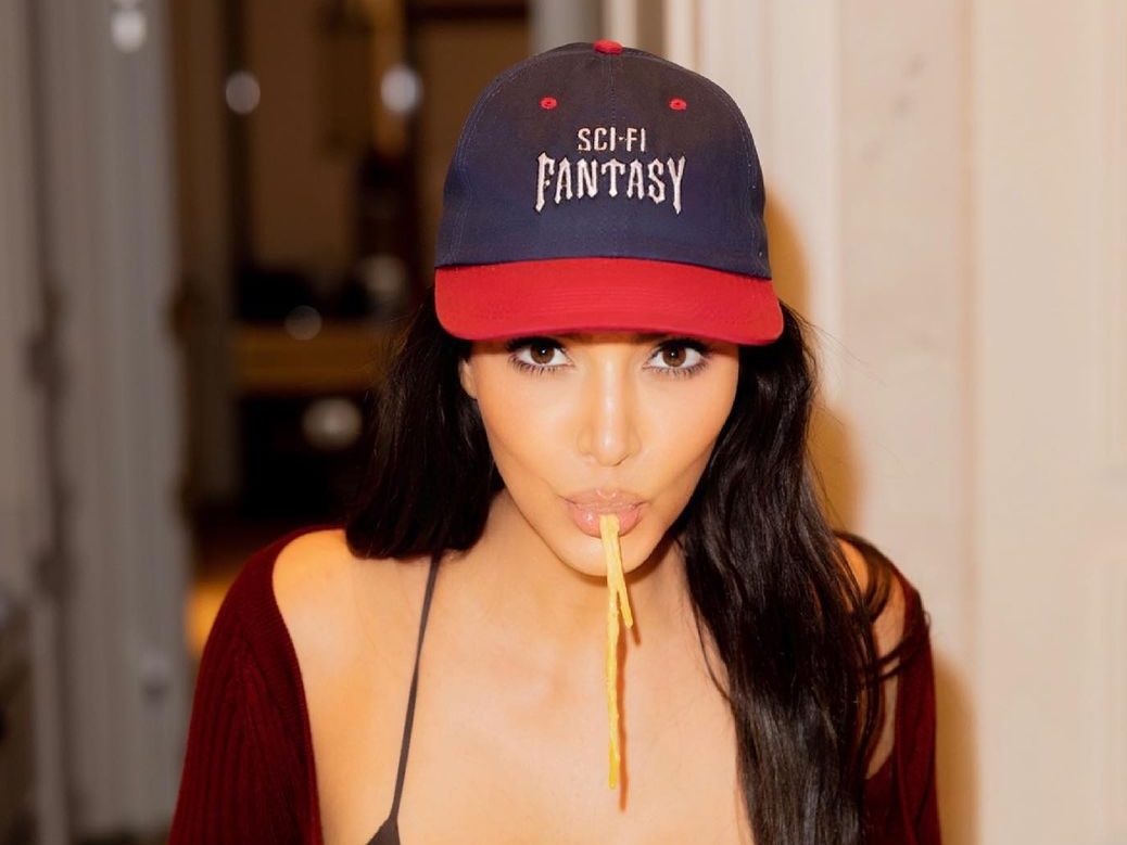 alabanza dialecto álbum Kim Kardashian hizo de las gorras sus nuevas mejores amigas | Grazia México  y Latinoamérica