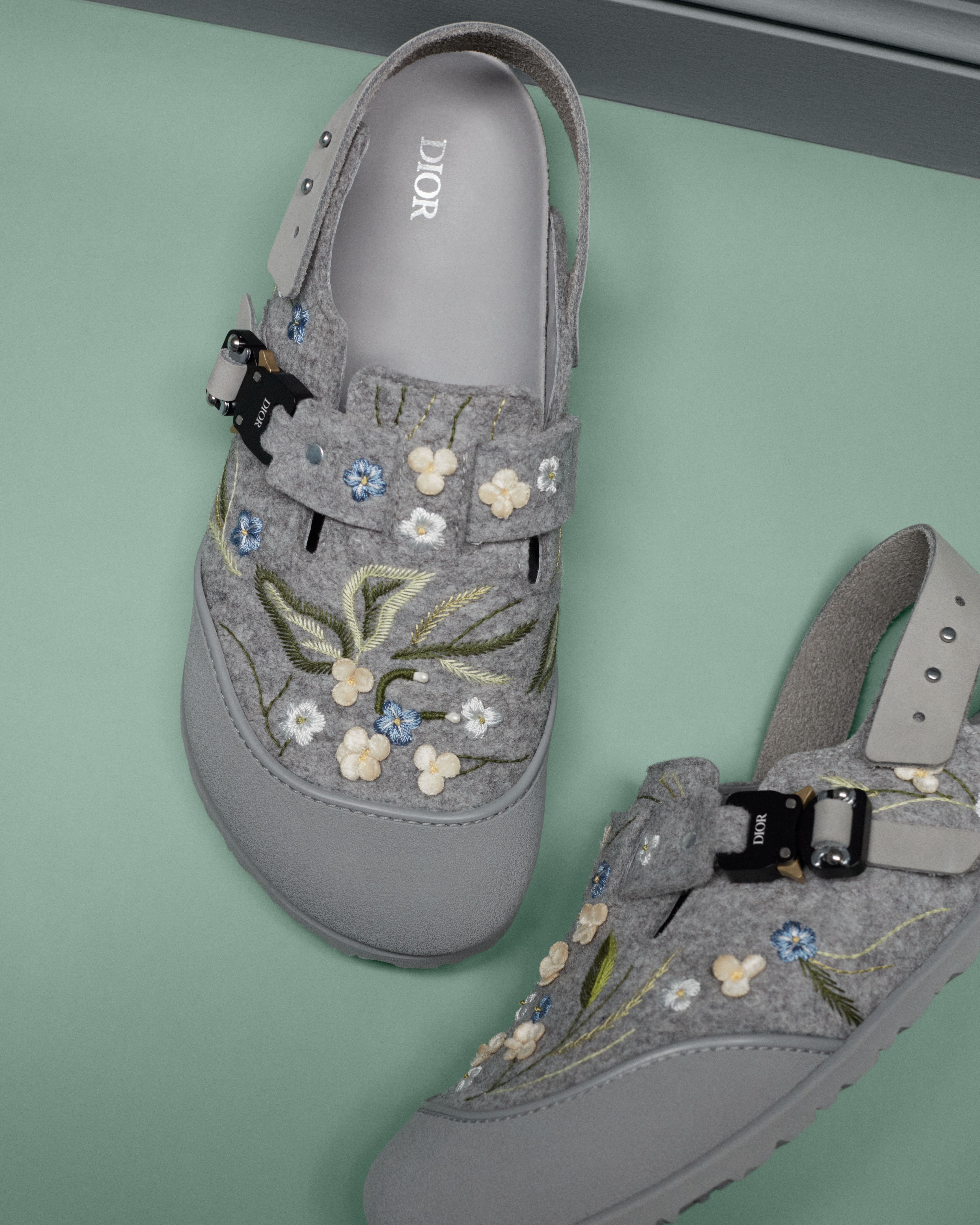 Dior by Birkenstock, los ugly shoes con calcetines que están marcando tendencia