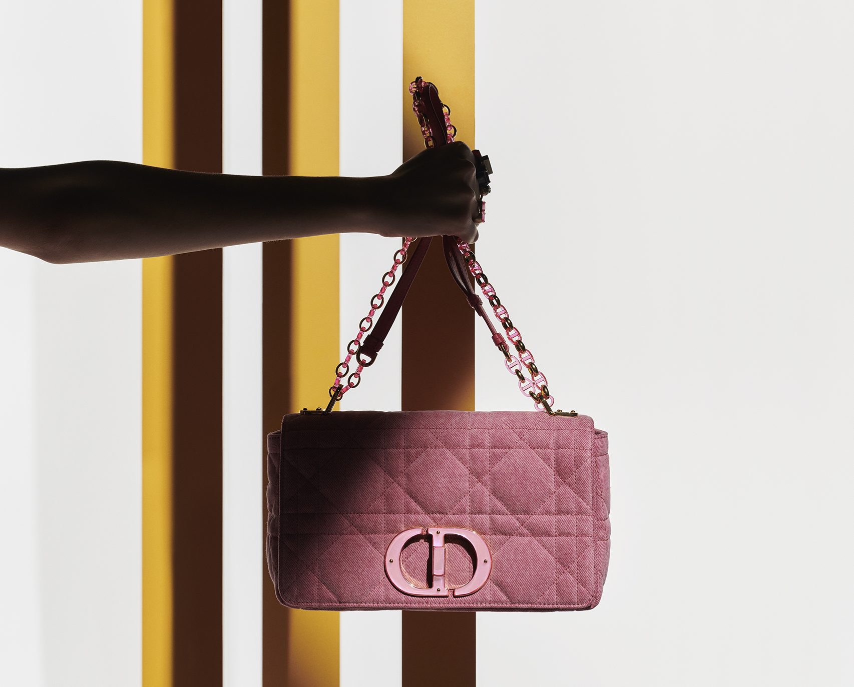 Las iniciales de Louis Vuitton protagonizan su nueva colección de