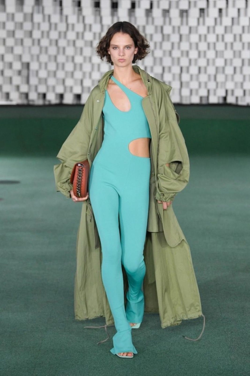 Stella McCartney, Balenciaga y Hermès lanzan al mercado prendas y accesorios a base de materiales de hongo