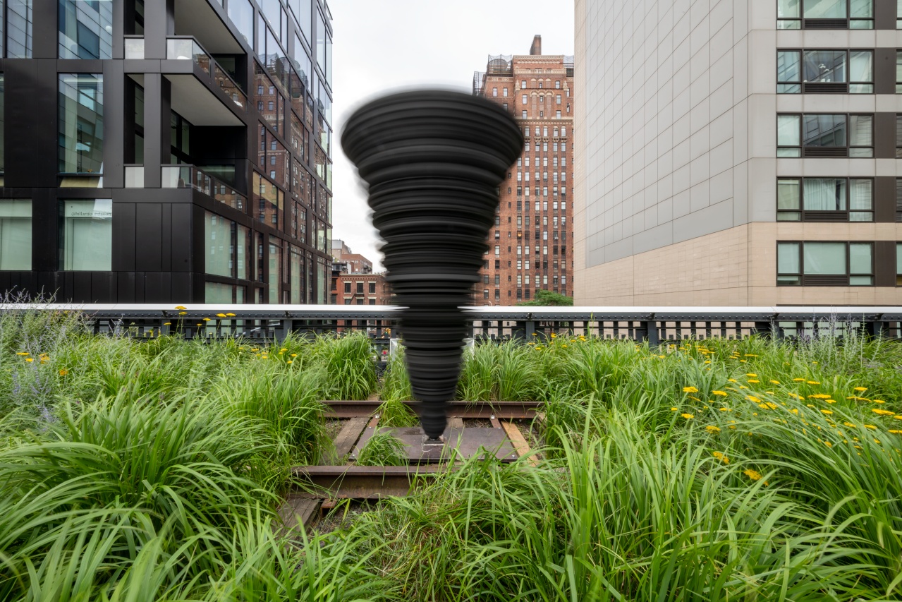 Meriem Bennani presenta su obra "Windy" en High Line Park, Nueva York
