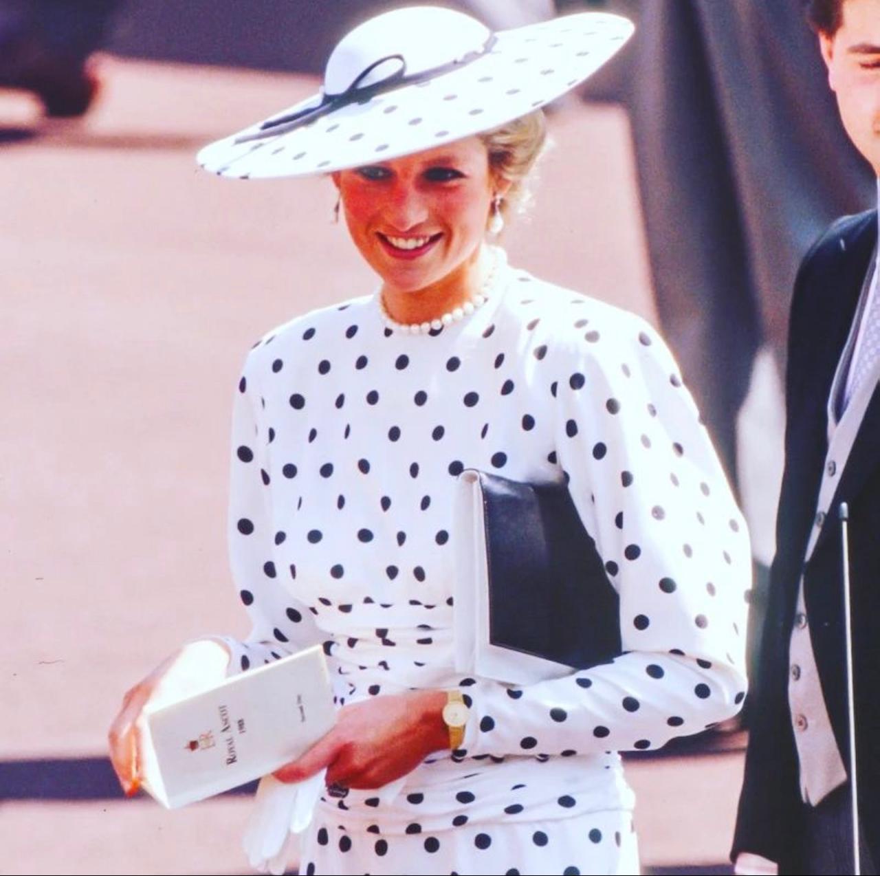 Kate Middleton recrea el outfit blanco con lunares de Lady Diana 