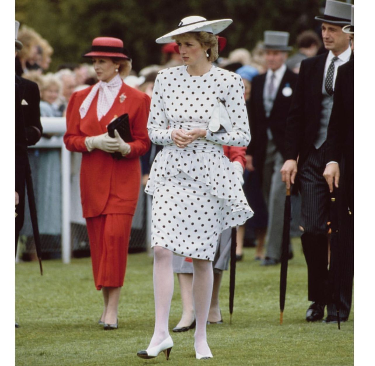 Kate Middleton recrea el outfit blanco con lunares de Lady Diana 
