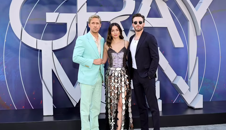 Ana de Armas, Chris Evans y Ryan Gosling, deslumbran en el estreno de The Grey Man