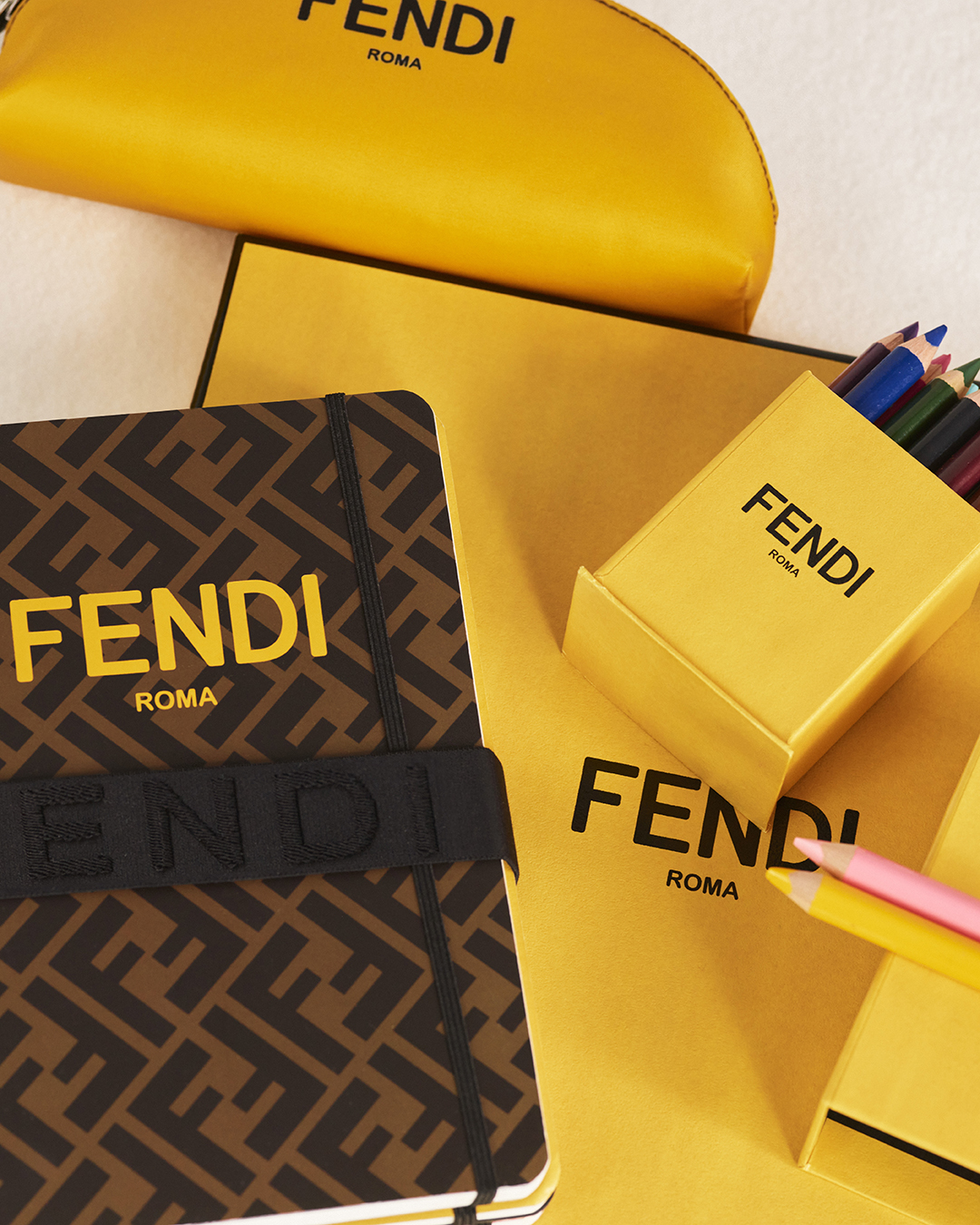 Fendi presenta su colección 'Back To School' por Fabriano
