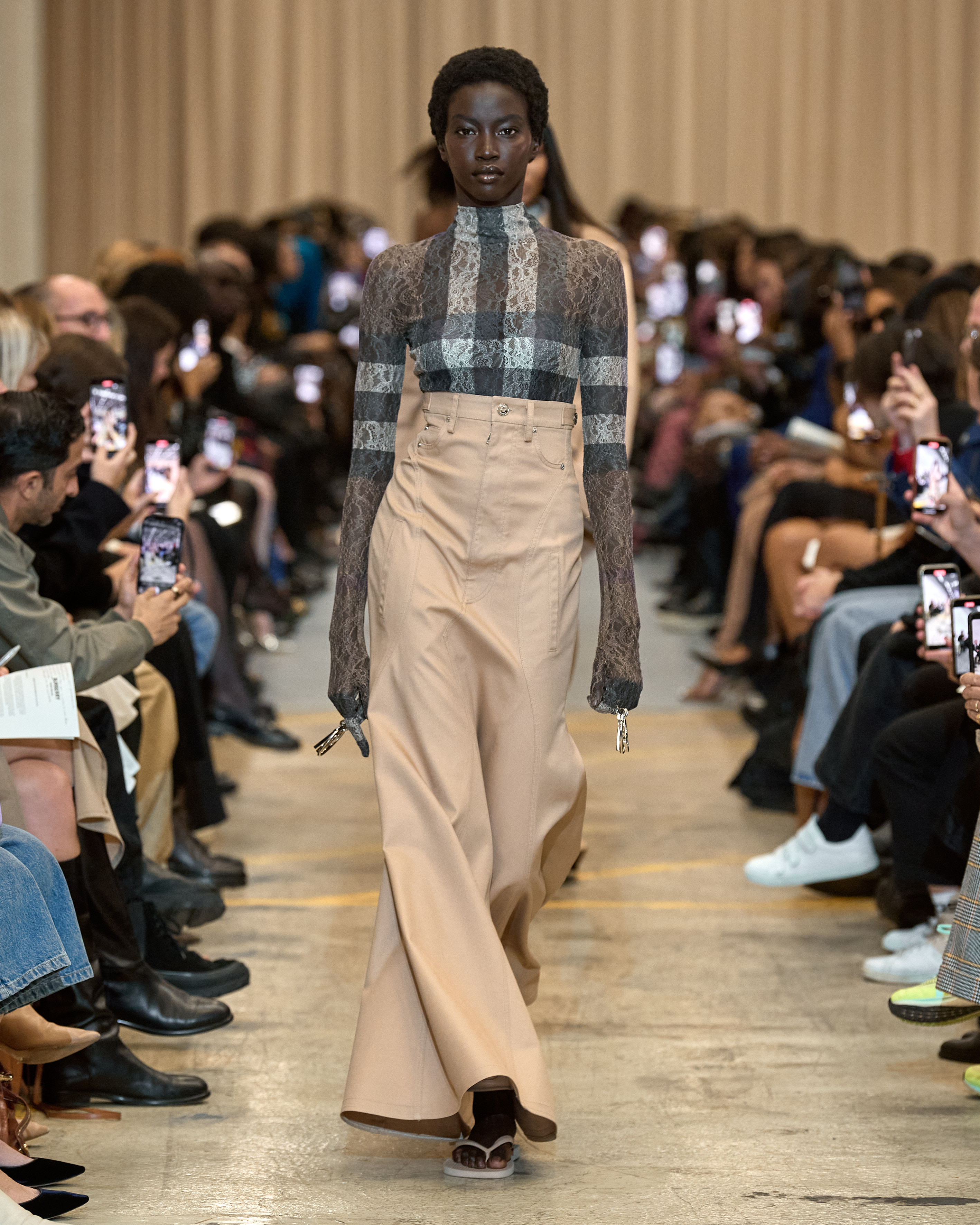 Burberry se viste al estilo Riccardo Tisci