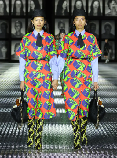 Gucci subió a la pasarela en Milán a 68 pares de gemelos idénticos
