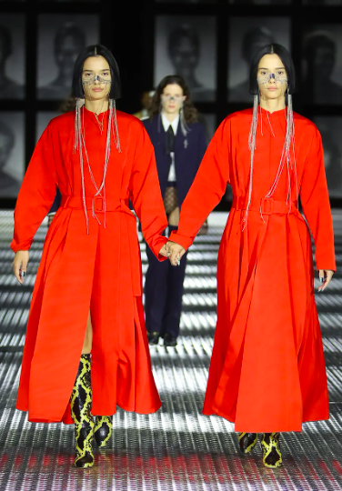 Gucci subió a la pasarela en Milán a 68 pares de gemelos idénticos