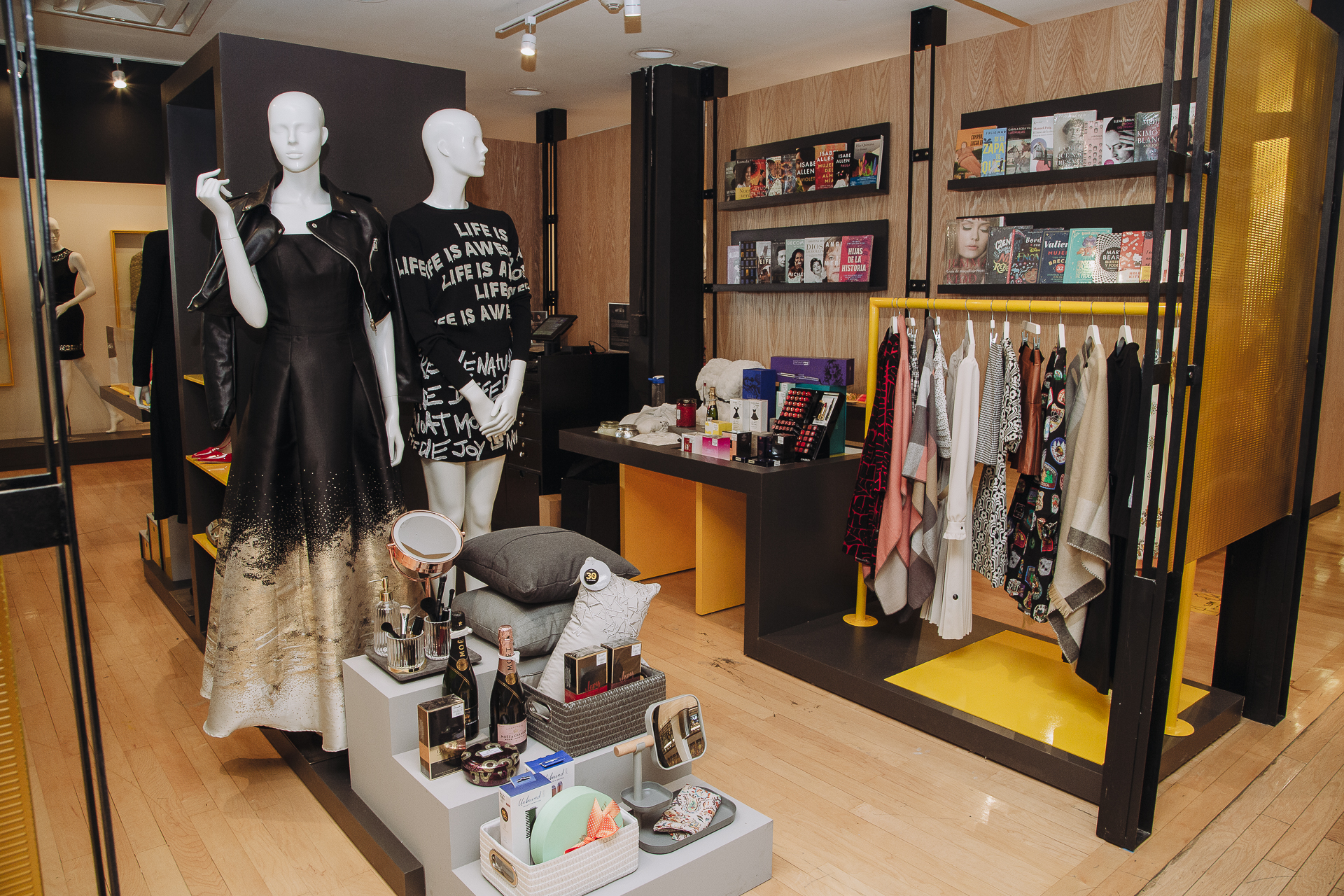 Mujeres en la Moda, la exposición de El Palacio de Hierro para celebrar la creatividad, el talento y la belleza de las mujeres