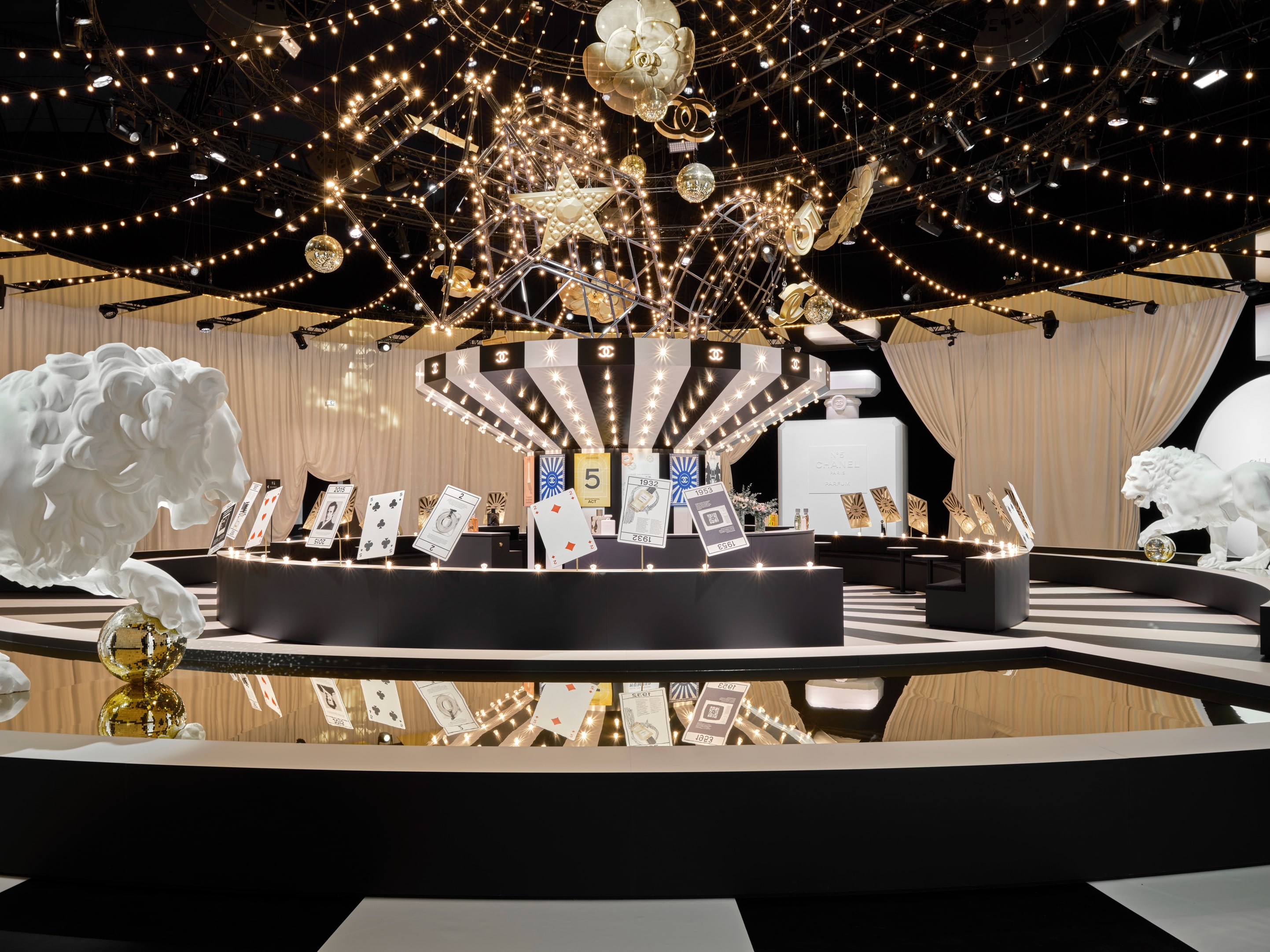 Chanel celebra sus fragancias en una exposición insuperable en París