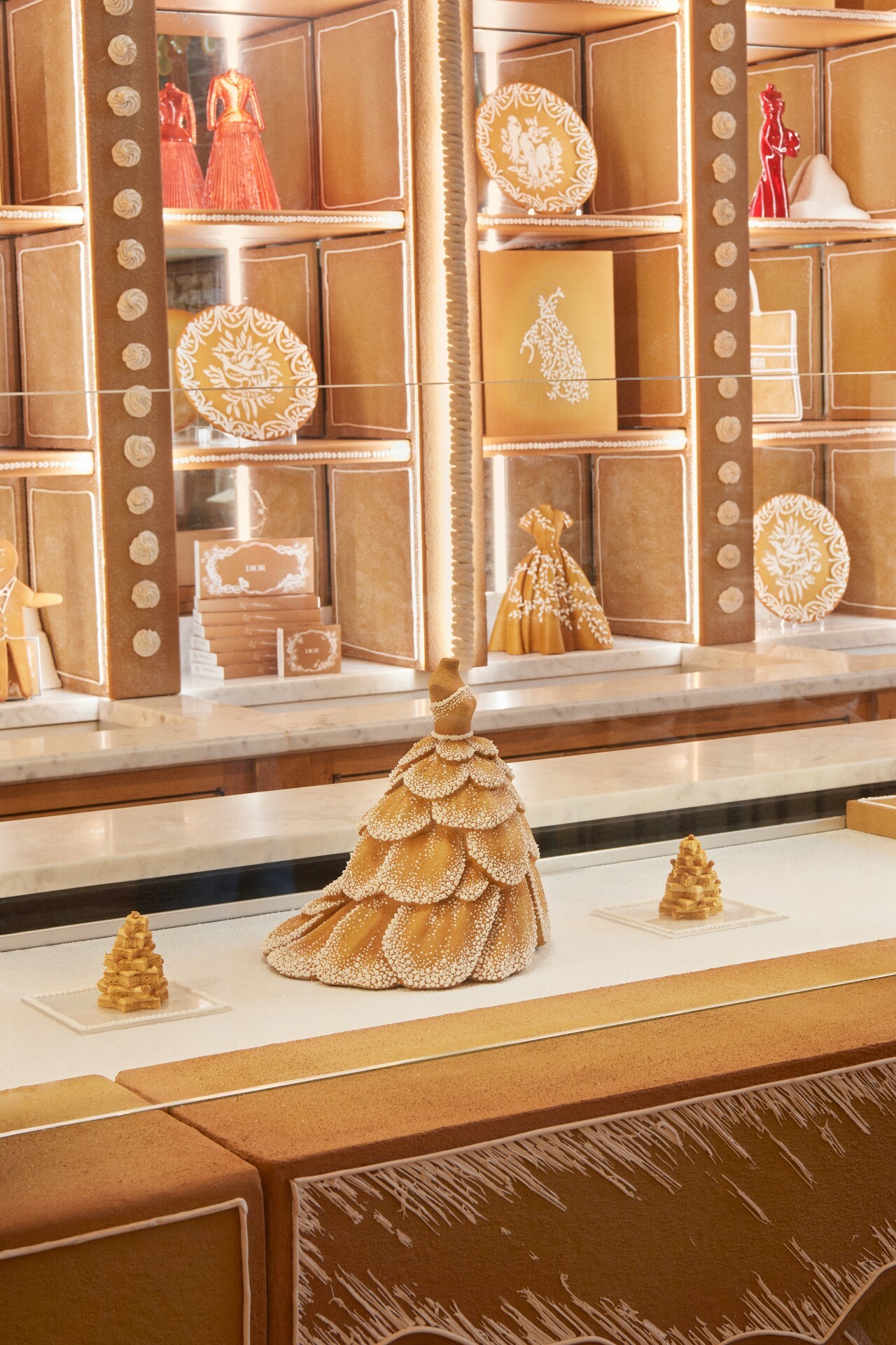 Dior ha transformado Harrods en una casa gigante de galletas de jengibre