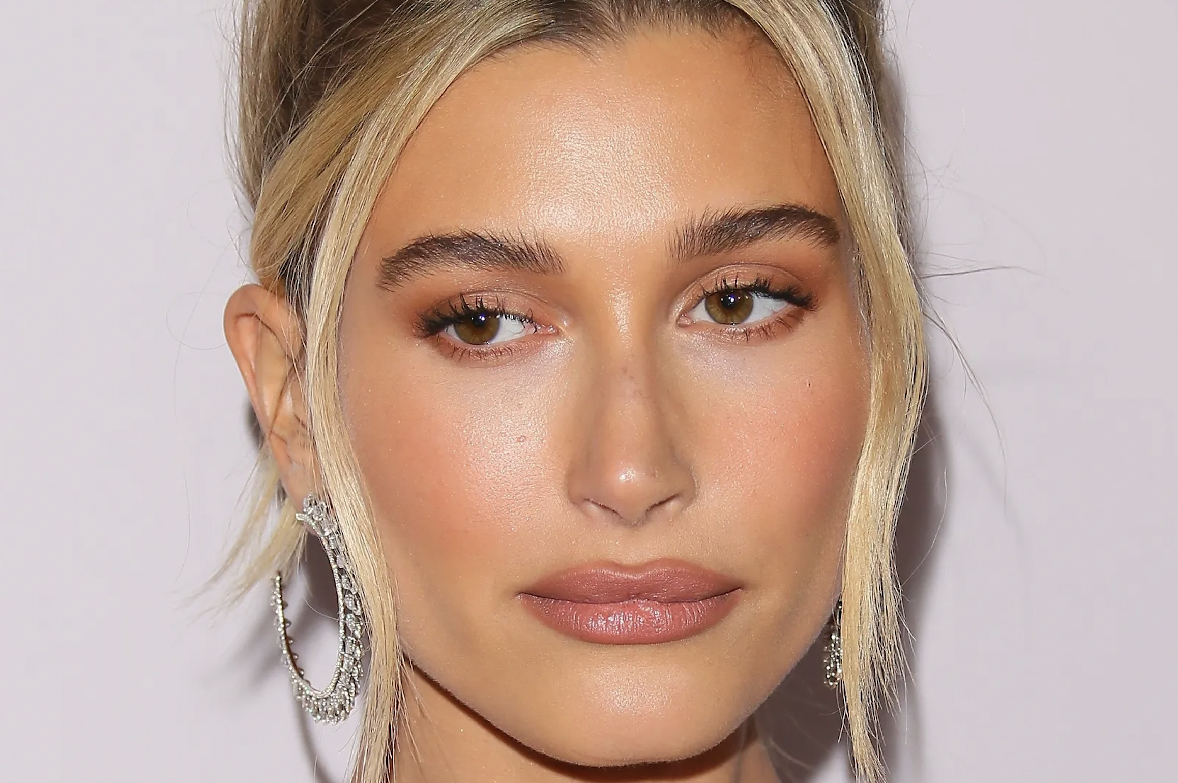 El secreto de Hailey Bieber para unas pestañas de ensueño