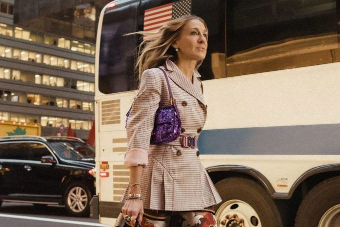 Sarah Jessica parker lleva sus Fendi Baguettes con mucho estilo