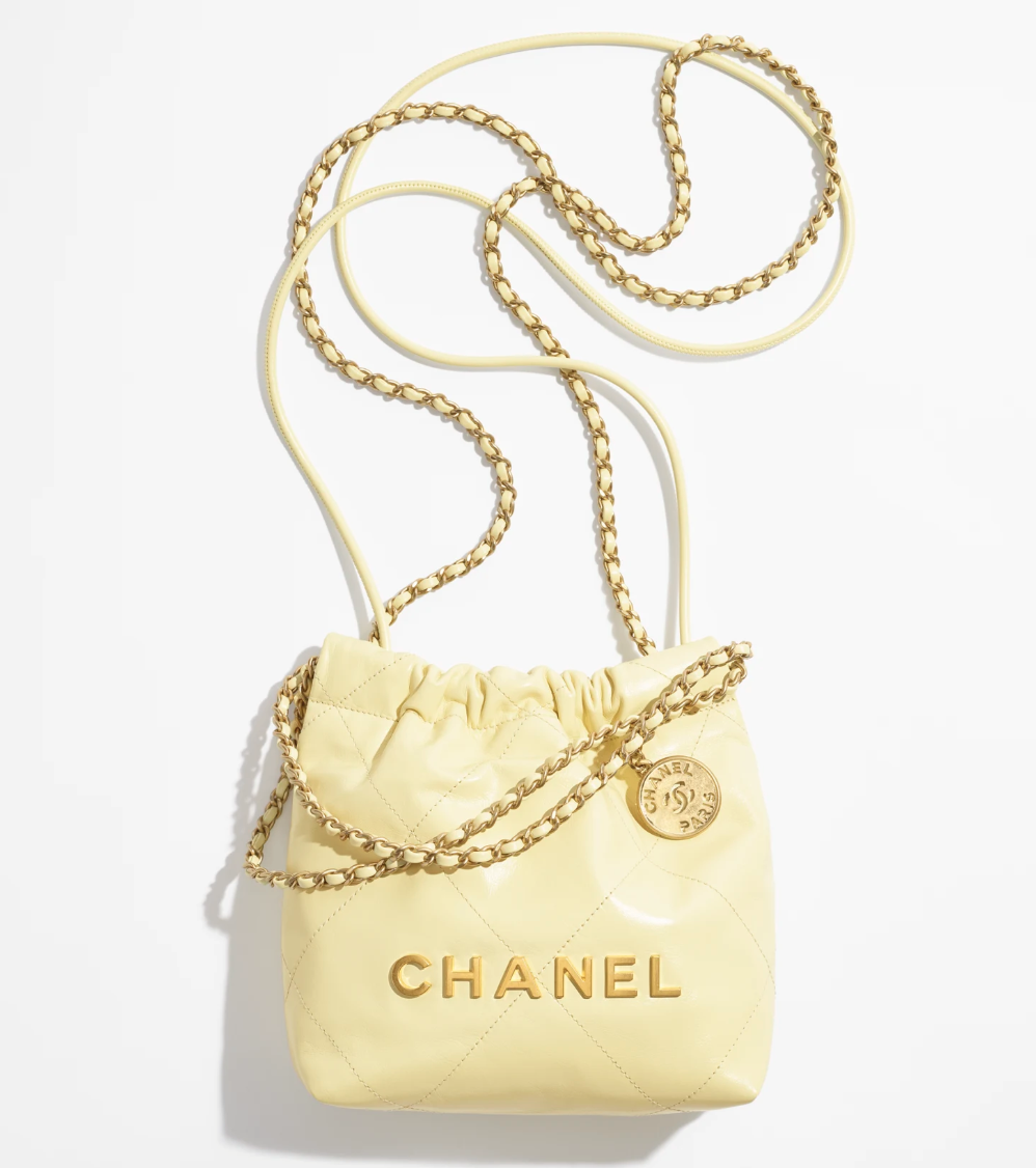 Chanel presenta a la nueva musa del bolso 22